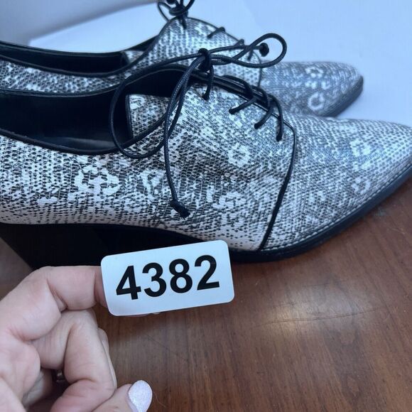 STUART WEITZMAN Animal Print Pointed Toe Chunky Heel Oxford 9.5M Shoes Lace Up - Picture 14 of 16